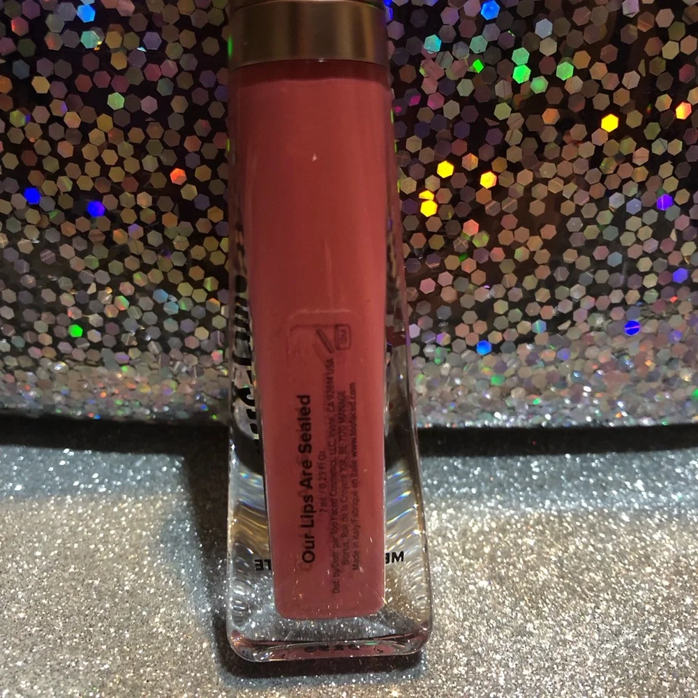BNIB! Too Faced Melted Matte-Tallic Liquid Lipstick in Our Lips Are Sealed 🤫 👄
